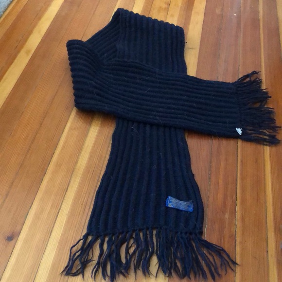 Pendleton navy scarf. 100 Virginia wool. - Picture 3 of 3
